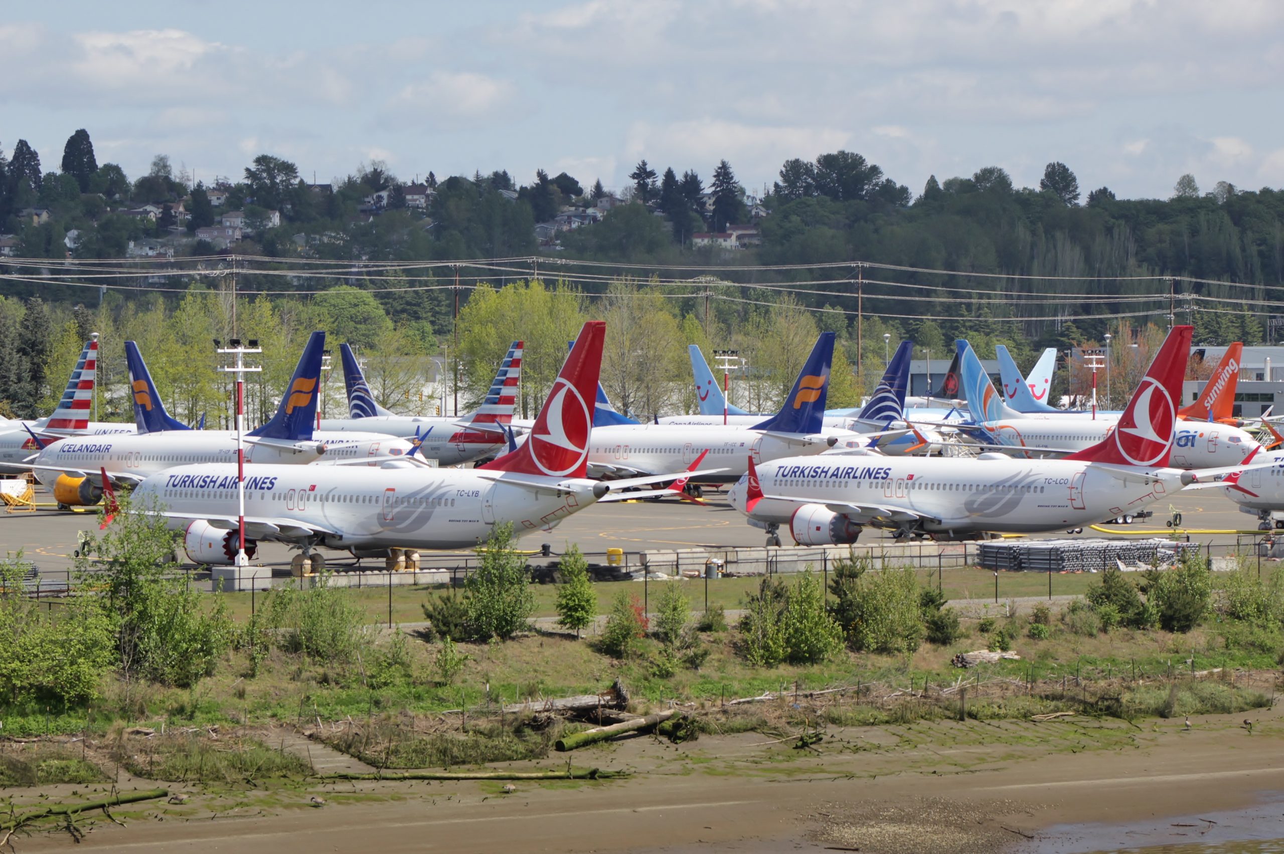 Aeronaves 737 Max se acumulam nos pátios da Boeing