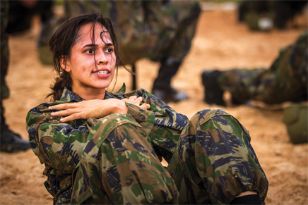 Mulheres já têm várias opções de carreiras militares no Brasil, mas ainda estão fora do alistamento
Foto: Bruno Batista / Força Aérea Brasileira
