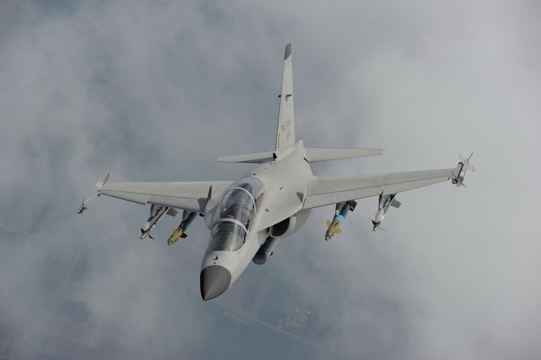 O M-346FA é a versão de combate do treinador M-346