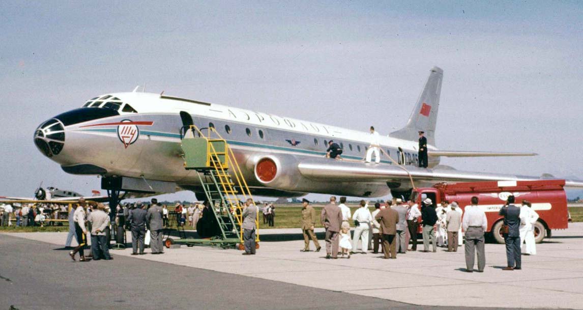 65 anos do primeiro voo do Tupolev Tu-104