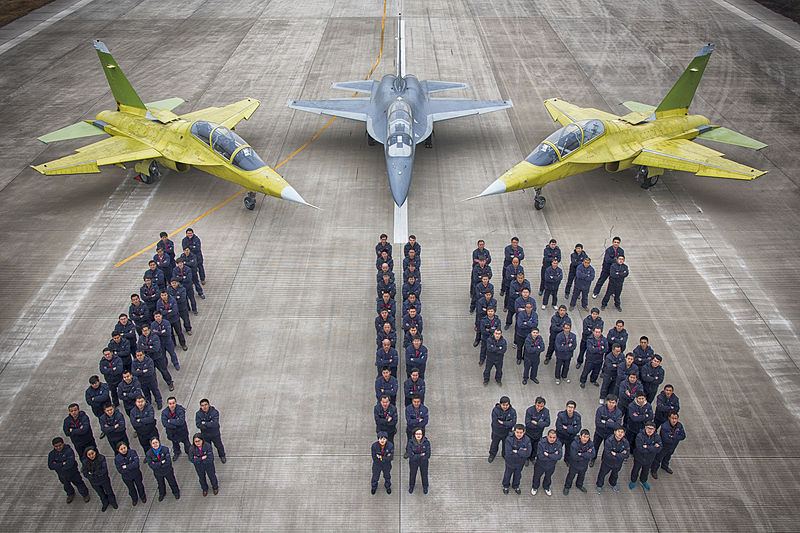 O JL-10 também é chamado de L-15 Falcon
