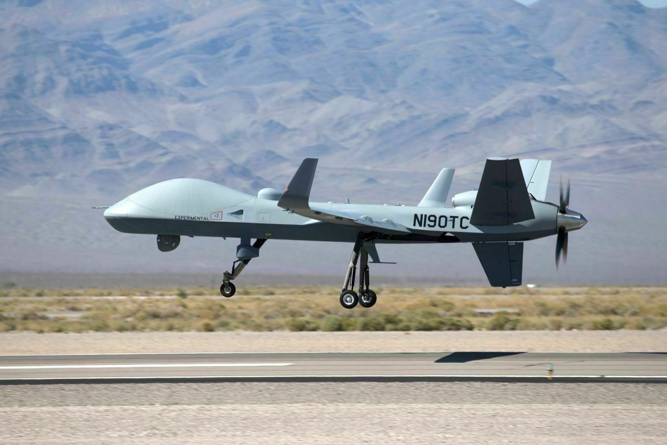 Reino Unido terá drone armado capaz de voar entre aeronaves civis