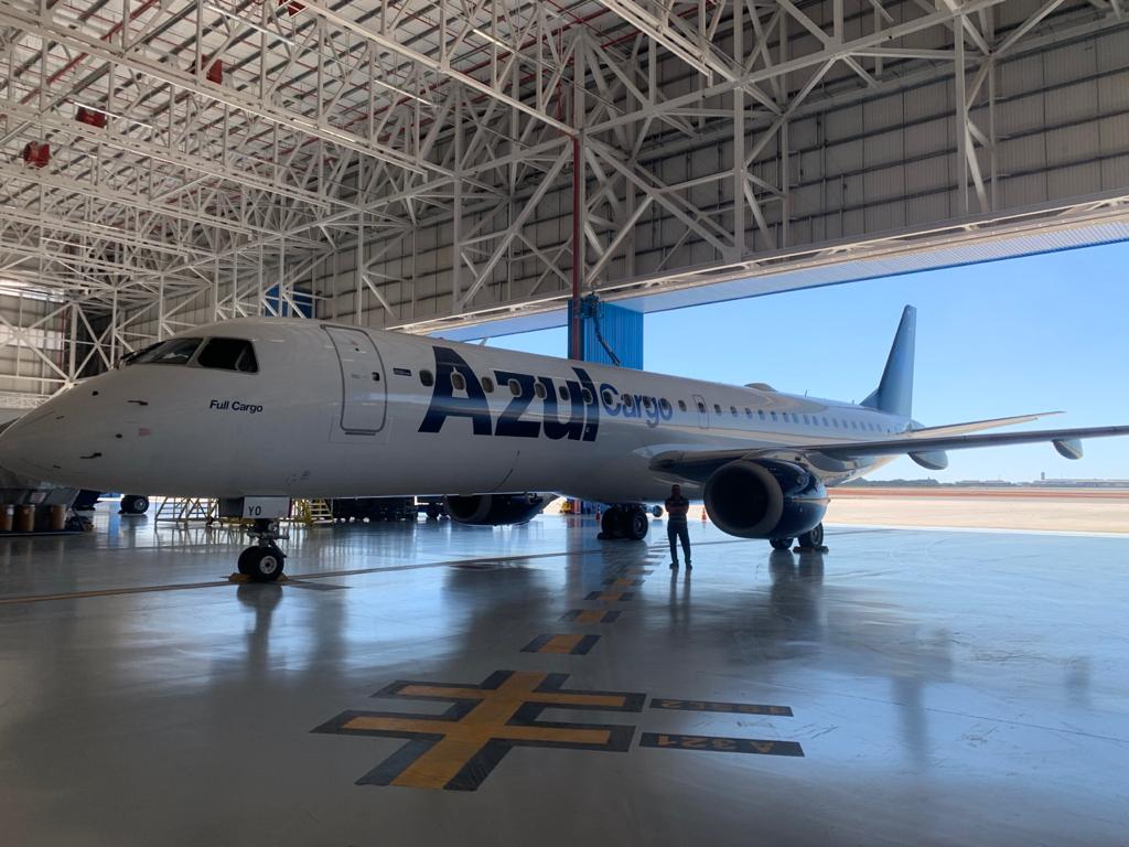 Primeiro Ejet configurado como cargueiro
Foto: Azul