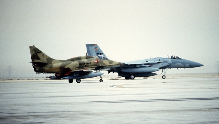 Caça F-15C dos Estados Unidos e A-4 do Kuwait operando a partir da Arábia Saudita
Foto: US DoD