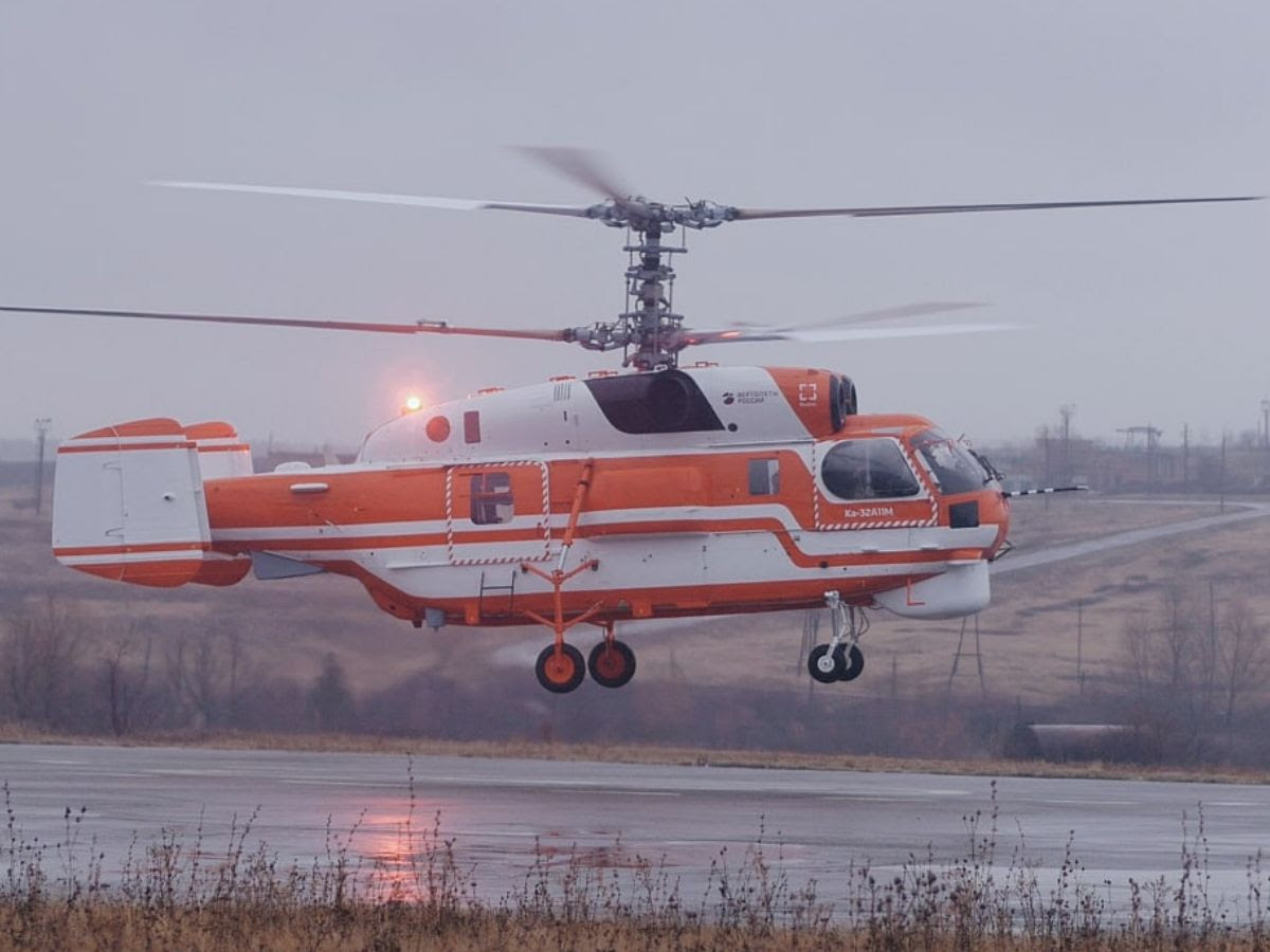 Voa novo helicóptero-bombeiro