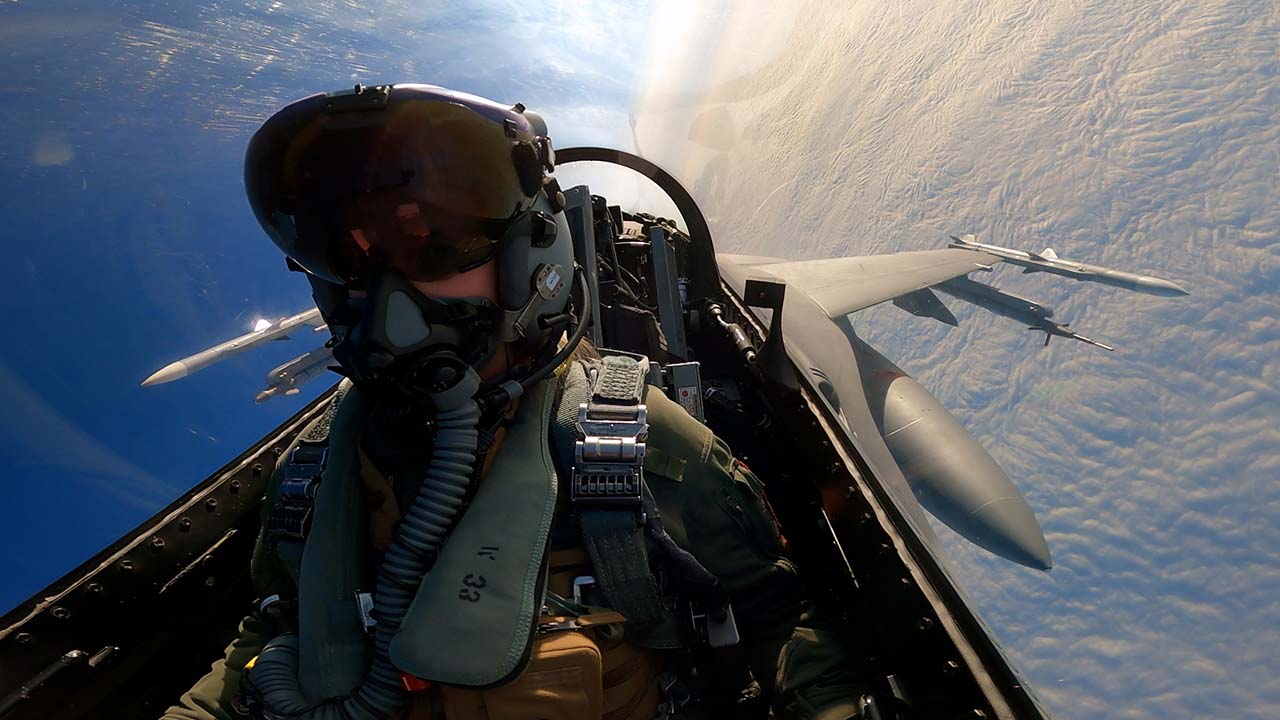 Caça F-16 da USAF durante treinamento
Foto: Ali Stewart / USAF