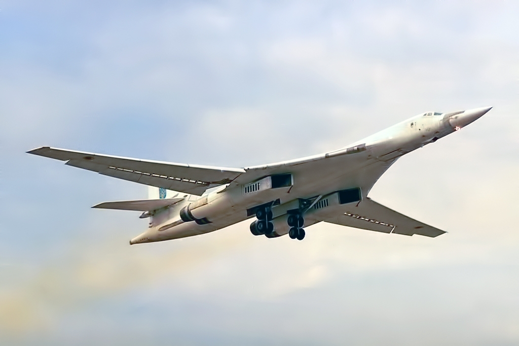 Tu-160 da Ucrânia em voo, em 1997. Foto: Igor Bubin