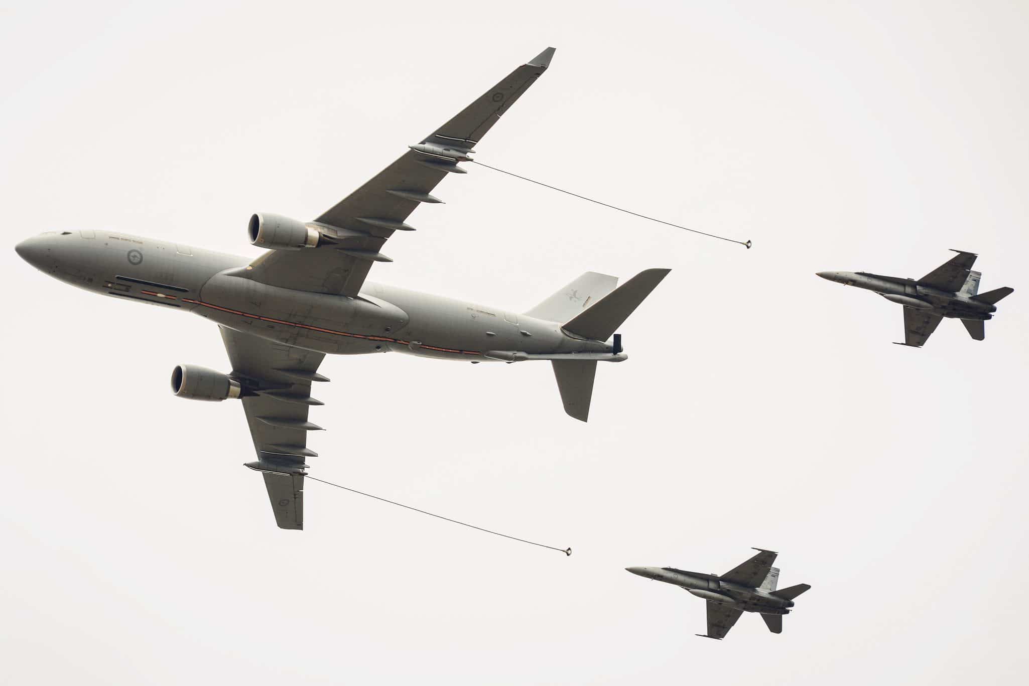 A330 da Austrália reabastece dois caças F-18. Foto: Chris Phutully