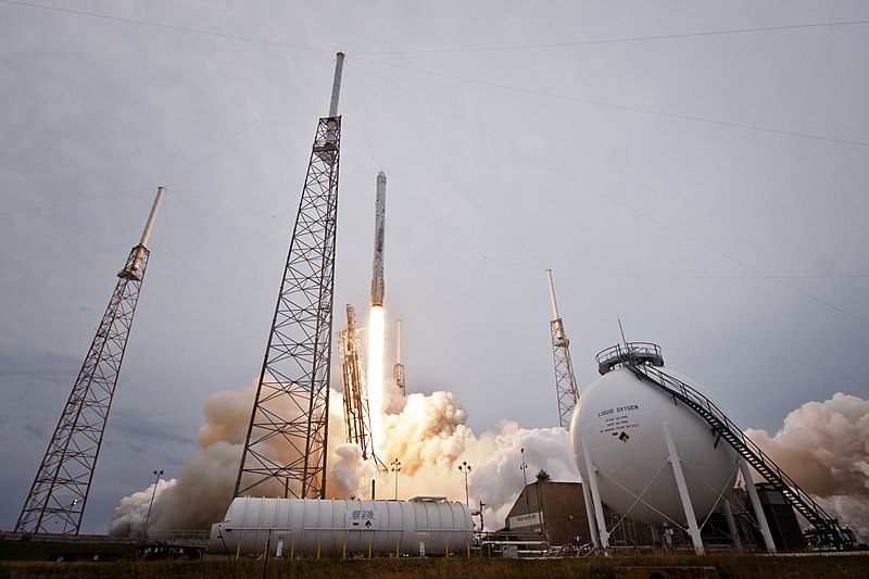Lançamento diurno de um foguete Falcon 9 da Space X. Foto: Space X