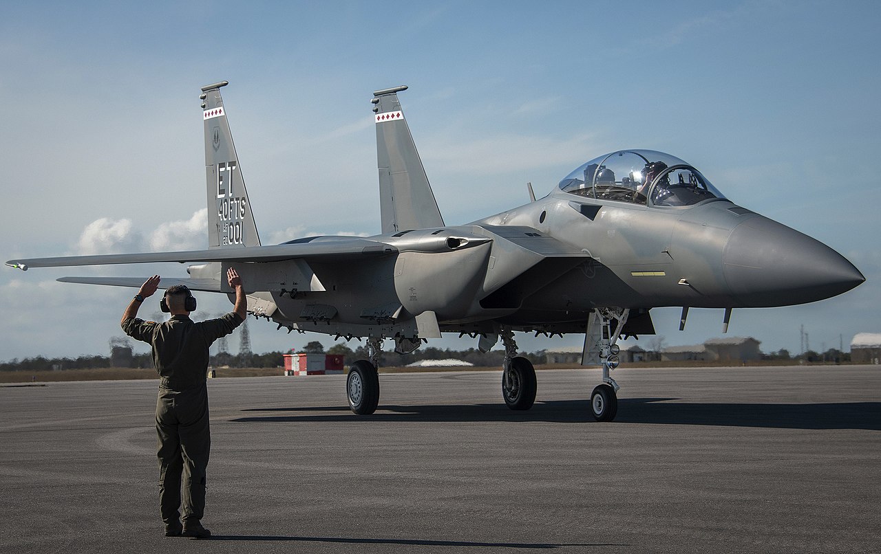 F-15EX chega à Base Aérea de Eglin, na Flórida. Foto: Samuel King Jr. / USAF