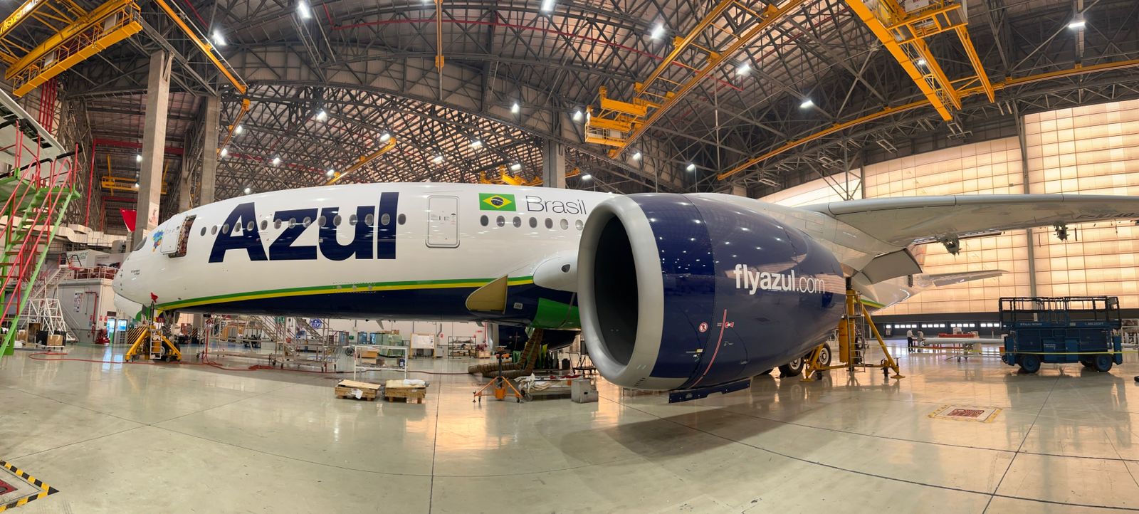 Azul recebe avião que gasta menos combustível e reduz poluição