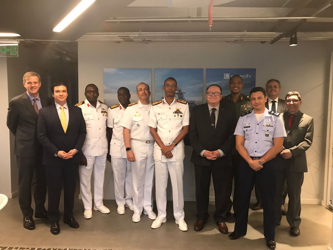 Militares nigerianos vêm ao Brasil conhecer tecnologia de comando e controle