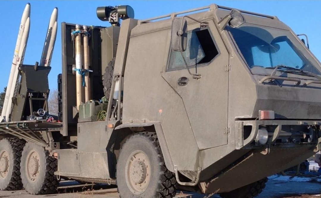 Caminhão 6x6 com lançadores de mísseis ASRAAM