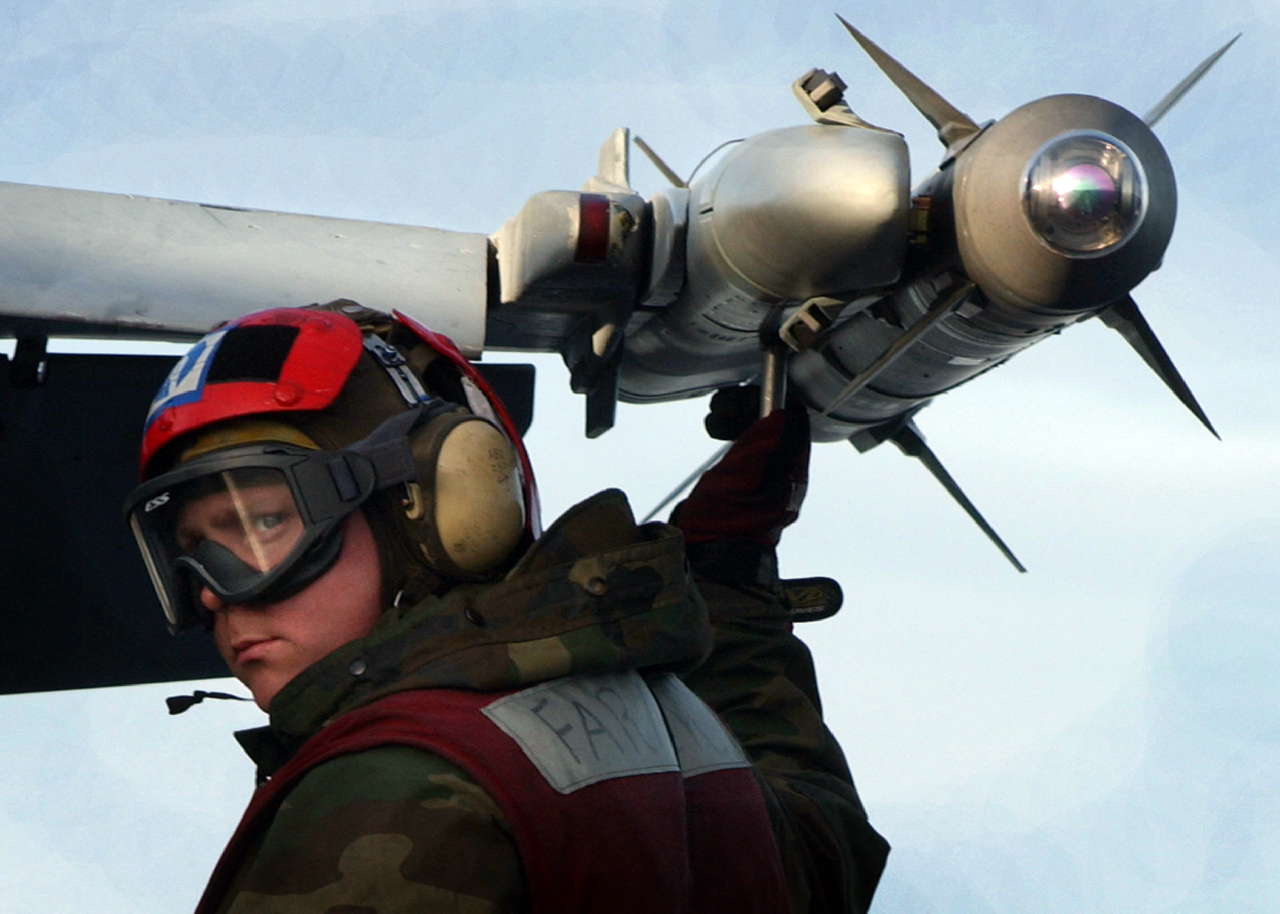 Sidewinder na ponta da asa de caça F-18C Hornet. Foto: Kristopher Wilson
