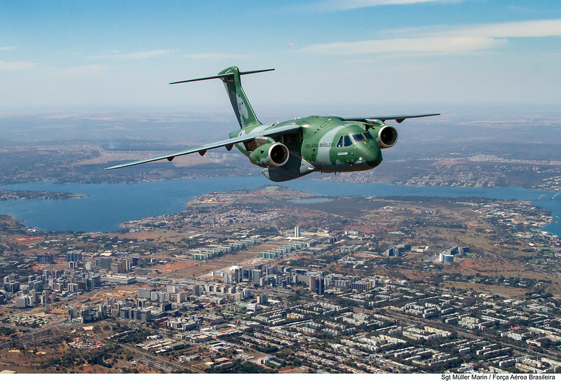 KC-390 da FAB sobre Brasília