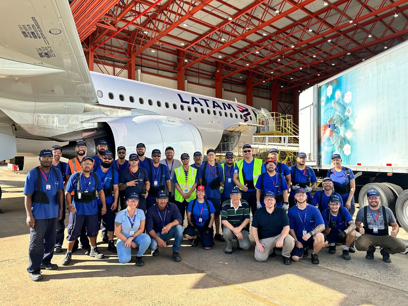 LATAM recebe novo Airbus A321neo com 7 toneladas de doações para o RS