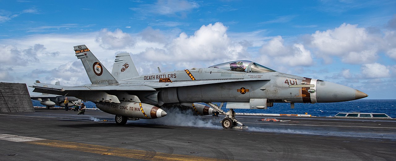 F-18C do US Marine Corps em operação no Pacífico. Foto: Charles DeParlier