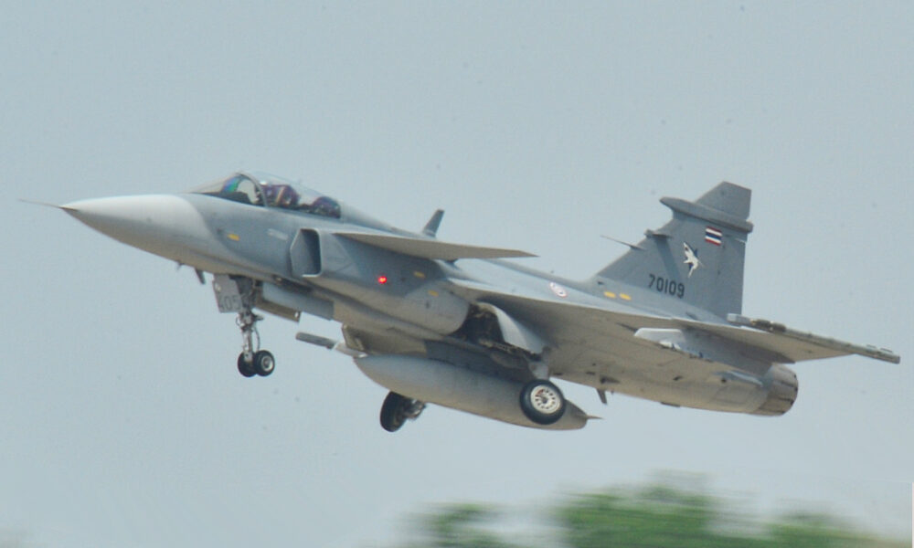 Caça JAS-39C da Tailândia. Foto: Aaron Oelrich