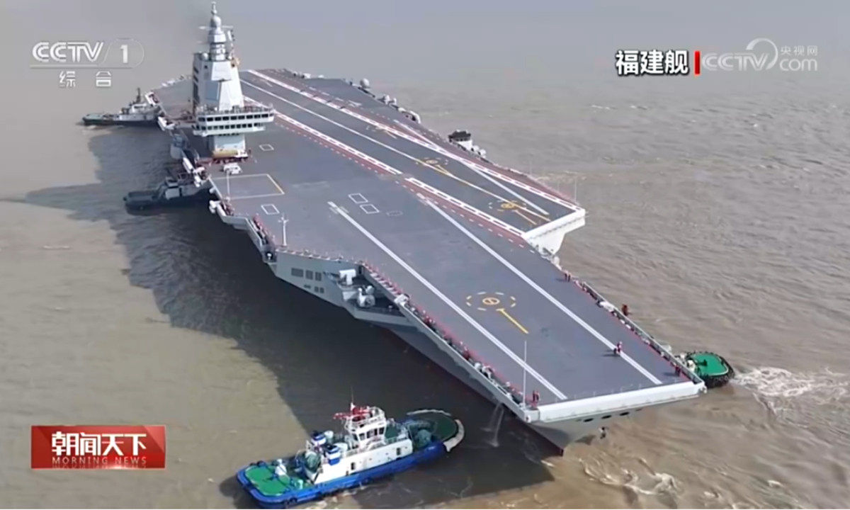 Novo porta-aviões chinês pronto para receber caças
