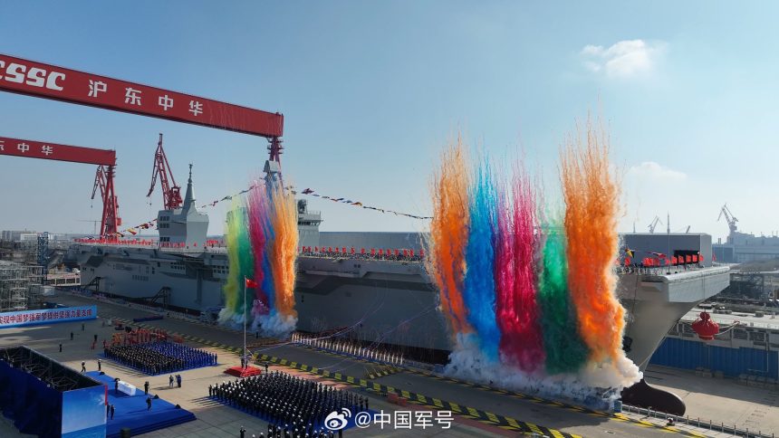 Navio de desembarque Sichuan. Foto: Li Xintong/Xinhua