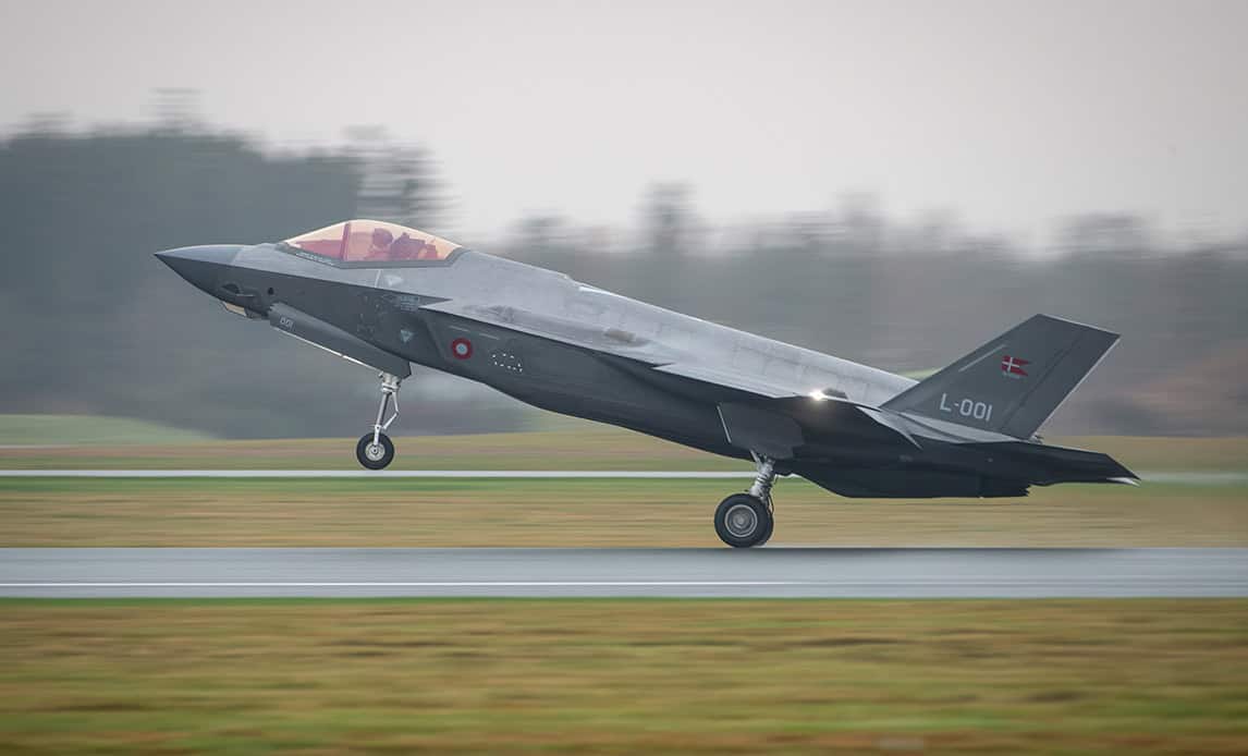 A Dinamarca ainda está em fase de substituição dos F-16 pelos novos F-35. Foto: Ministério da Defesa da Dinamarca