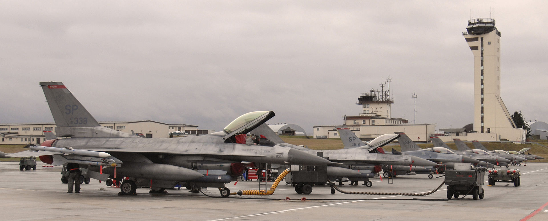 Caças F-16 Fighting Falcons sediados em Spangdahlem, na Alemanha. Foto: Staci Miller
