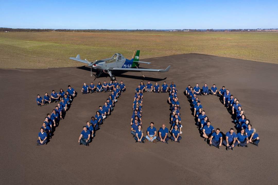 Embraer celebra a entrega de 1.700 aviões Ipanema