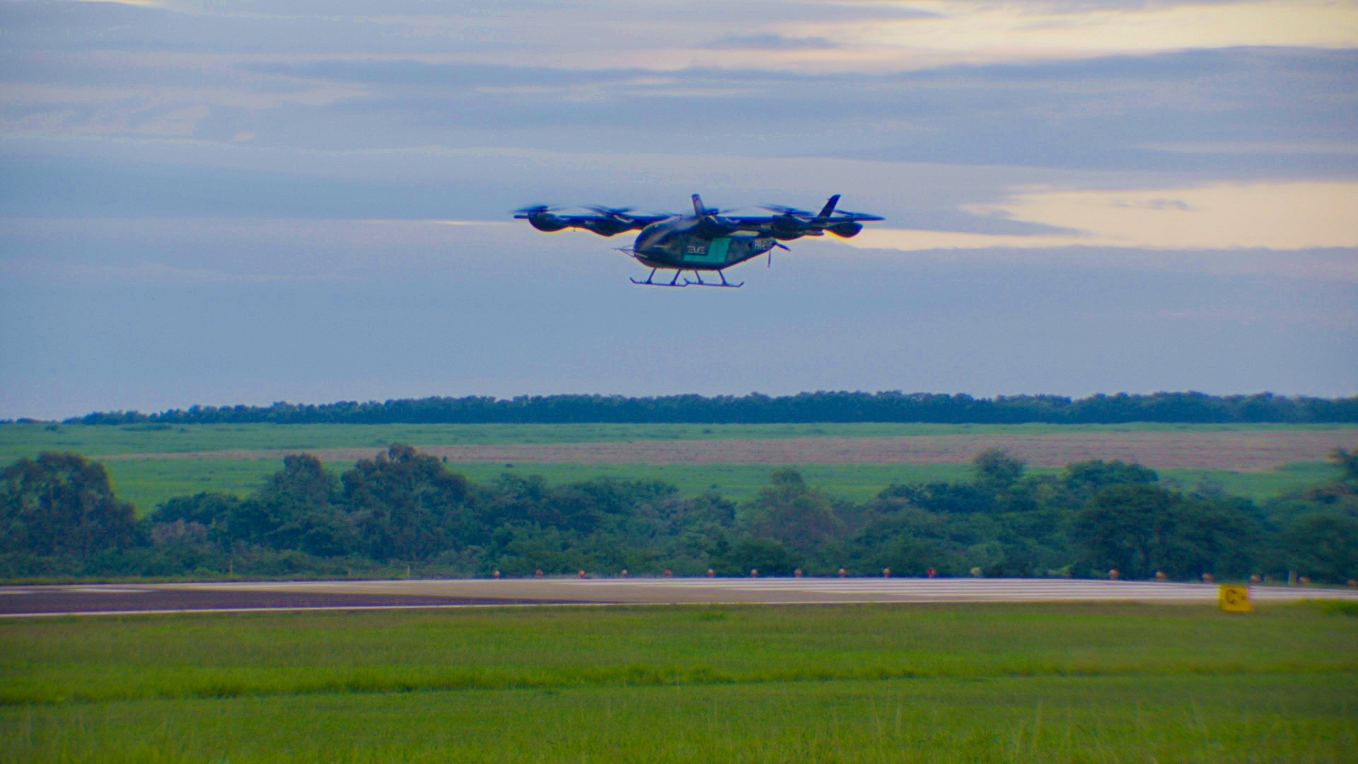 Voa primeiro “carro voador” de empresa da Embraer