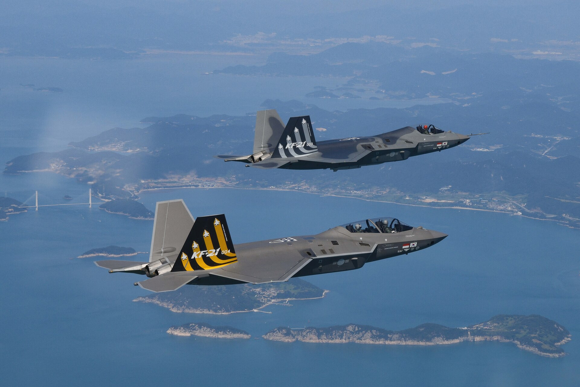 Protótipos 3 e 4 do KF-21 durante fase de testes de voo. Foto: Governo da Coreia do Sul