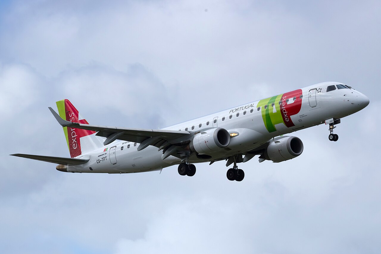 Embraer 190 da TAP. Foto: Bene Riobó