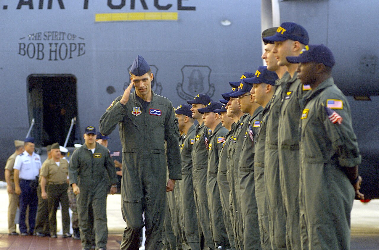 Tripulação do EP-3 da USAF após retornar de onze dias de permanência na China. Foto: Curtis Towne