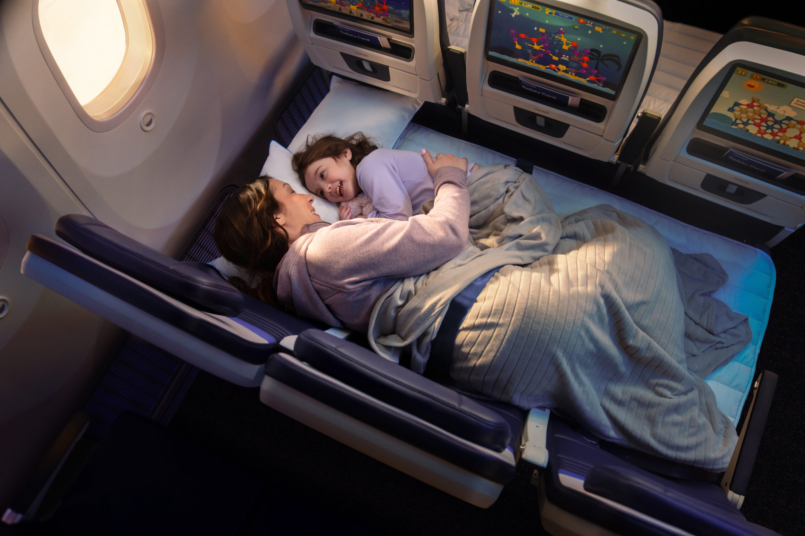 E se as cadeiras do avião virassem camas?