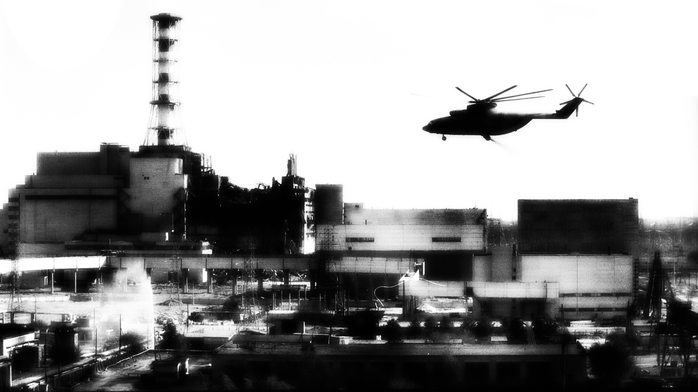 Helicóptero soviético se aproxima da usina de Chernobyl
Foto: USFCRFC/IAEA Imagebank