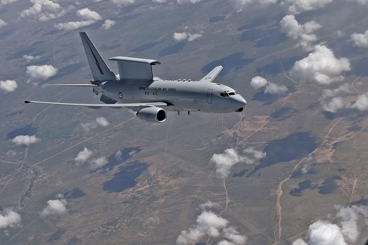 Um E-7A Wedgetail da Royal Australian Air Force voa sob o Iraque, em 2020. Foto: Daniel Snider