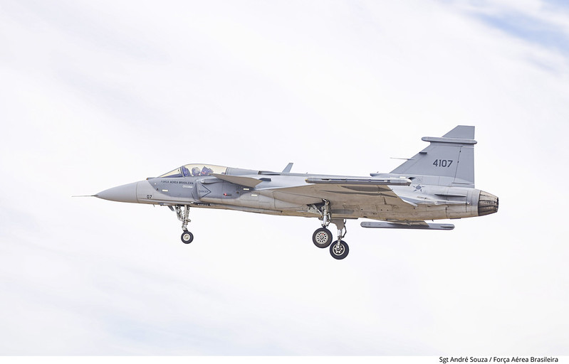 Governo Federal congela verba para compra de caças Gripen
