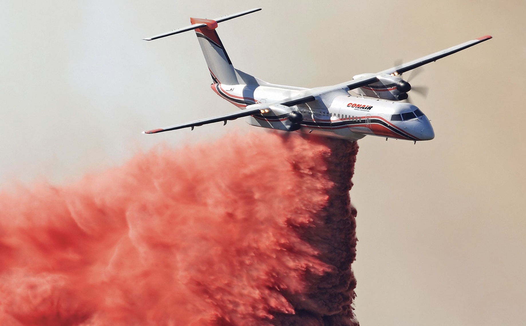 Canadá investe em aviões para combater incêndios florestais