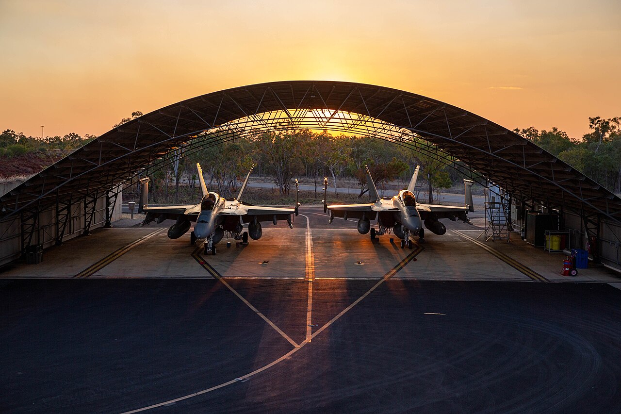 Caças F/A-18F Super Hornet da Royal Australian Air Force (RAAF) na Base Aérea de Tindal, Northern Territory. Foto: Robert H. Dabbs
