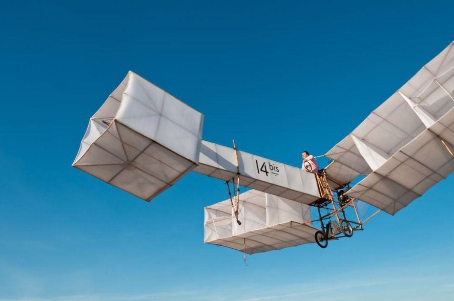 Única réplica voadora do 14-Bis de Santos Dumont chega a SP em exposição gratuita