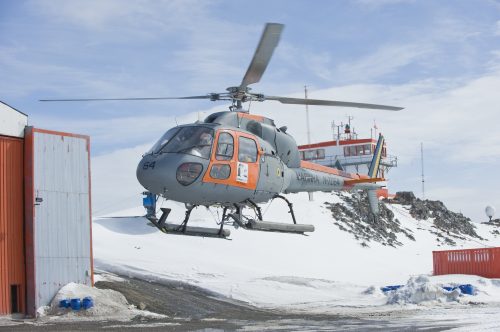 UH-13 da Marinha do Brasil na Base Aérea Presidente Eduardo Frei, Chile. Foto: Marinha do Brasil