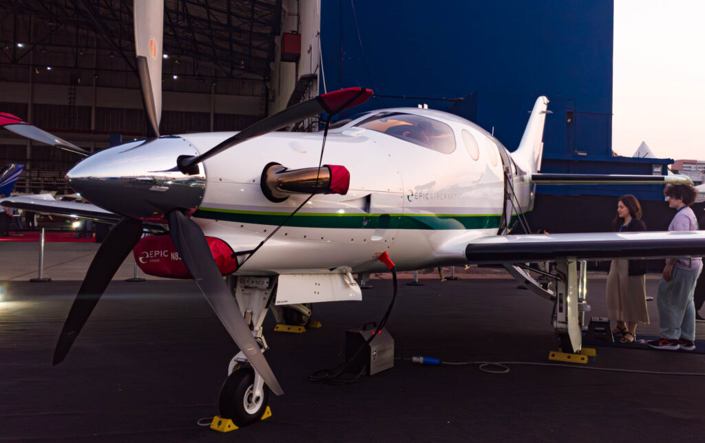 Epic E1000GX em exposição no espaço da Avantto, durante a LABACE 2023. Foto: Ariadne Barroso