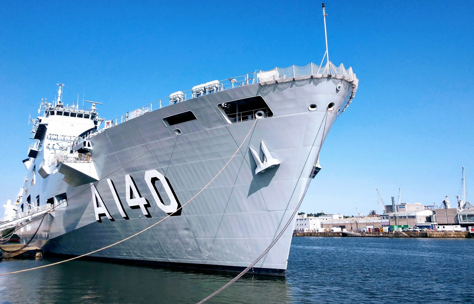 Porta-Helicópteros Atlântico, da Marinha do Brasil, poderá operar com até 19 aeronaves