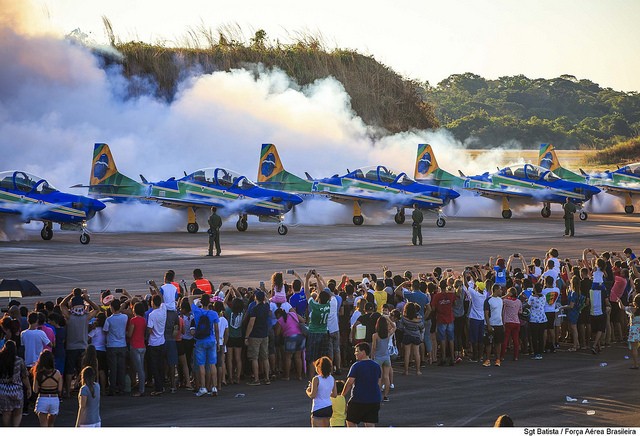 Maior atração dos portões-abertos, a Esquadrilha da Fumaça está confirmado em vários deles. Foto: FAB