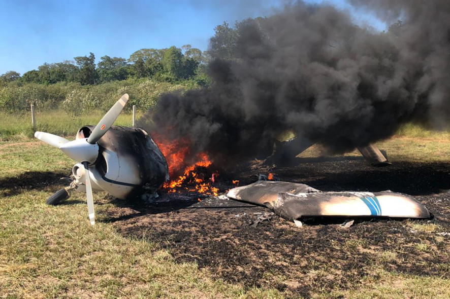 Polícia Militar encontrou o avião dos suspeitos em chamas
Foto: Polícia Militar do Mato Grosso