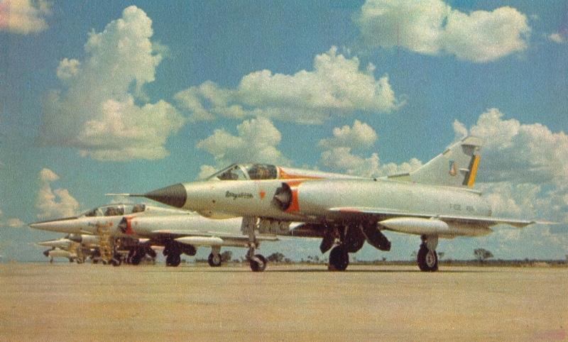 Em 1982 os Mirage III da FAB ainda estavam com o esquema de pintura metálica e não contavam com os canards