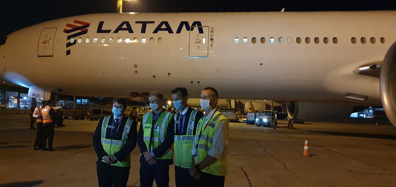 Chega 38º voo com EPI comprados da China