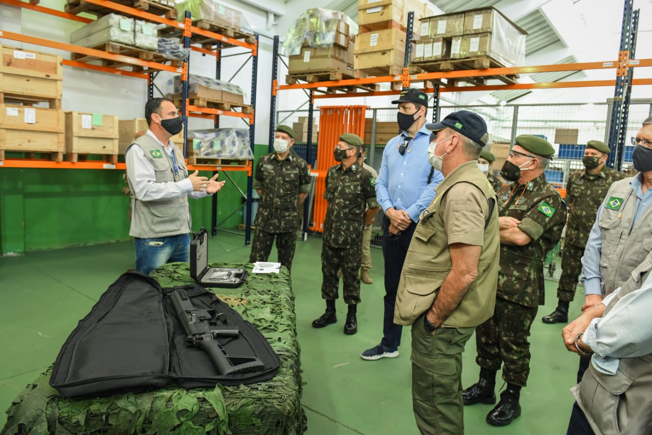 Tecnologia de comunicações no foco do Ministro da Defesa