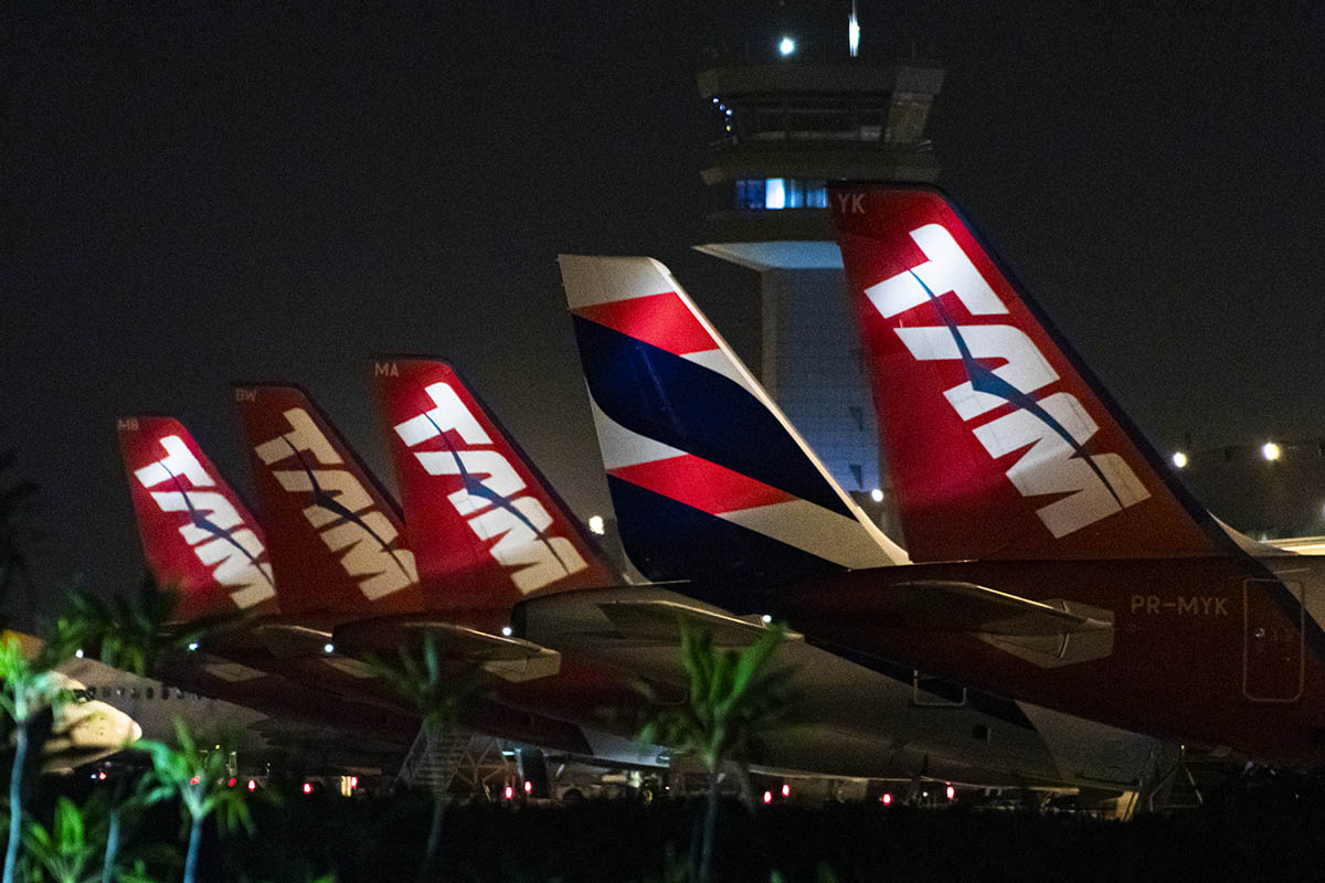 SÃO PAULO, SP - 04/07/2019 - Airbus A320 da LATAM Brasil decolando do Aeroporto de Congonhas (CGH/SBSP).Foto: Ariadne Barroso