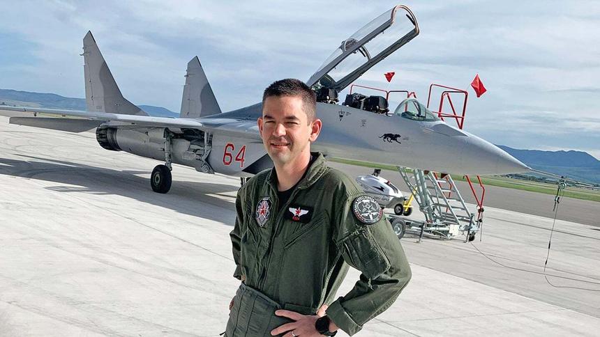 Bilionário compra MiG-29 para se divertir