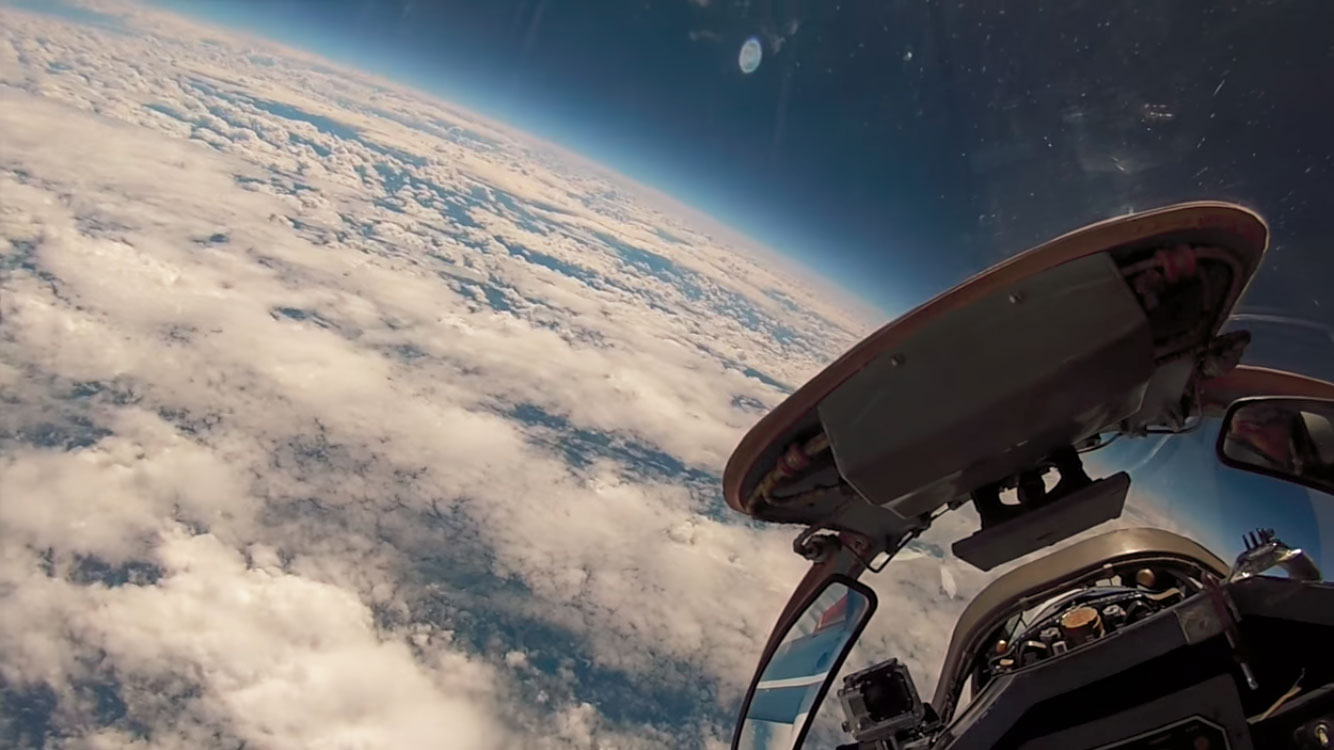 Caça MiG-29 durante voo a grande altura. O futuro MiG-41 deverá operar normalmente nesse nível de voo, com foco em alvos na órbita terrestre
Foto: Kazan Tours