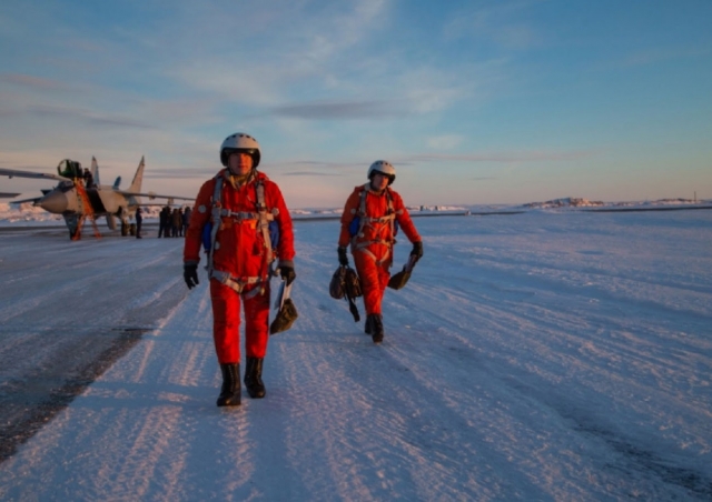 Ilha no Ártico recebeu caças pela primeira vez em 18 anos